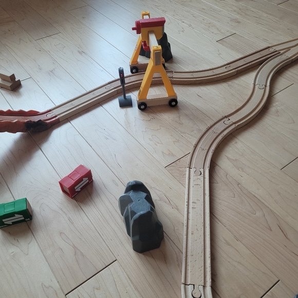 Trains (mostly Brio) and train tracks - Picture 5 of 11